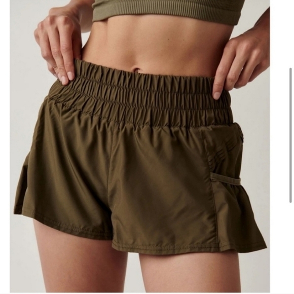🌟 NWOT 🌟 Free People Movement Get Your Flirt On Shorts - Picture 3 of 5